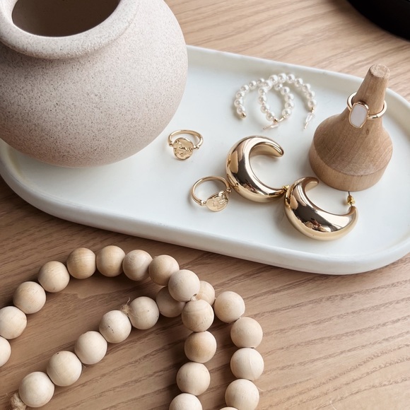 LAST PAIR!! CHUNKY GOLD HOOP EARRINGS - Picture 2 of 5